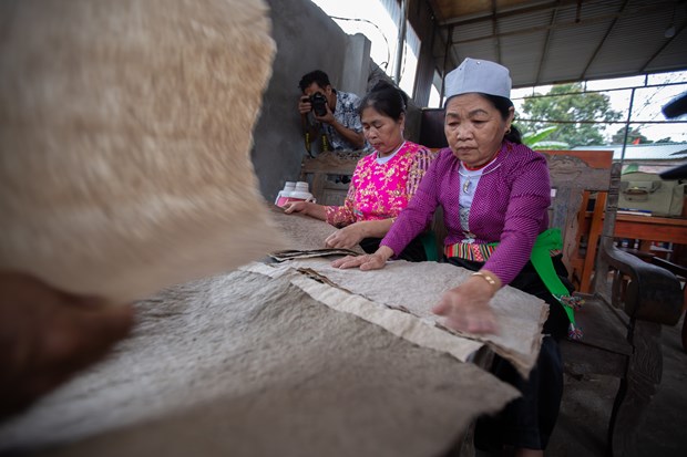 Giữ nghề giấy dó xứ Mường