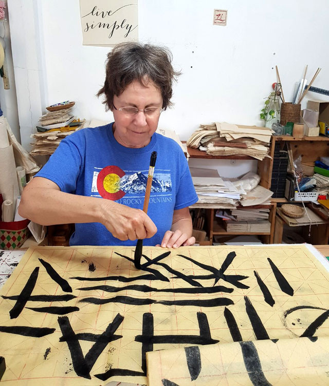 Giữ nét Việt tranh giấy dó